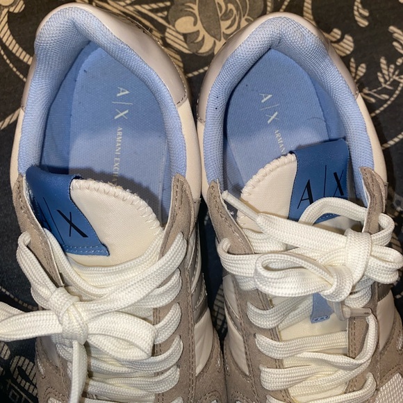 SHOES - Picture 2 of 7